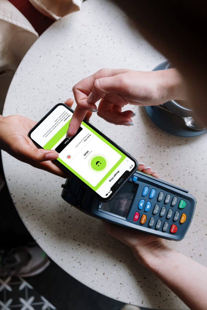 Betalning med mobilen via Föreningshäftets app – enkel och digital lösning för rabatthäften.