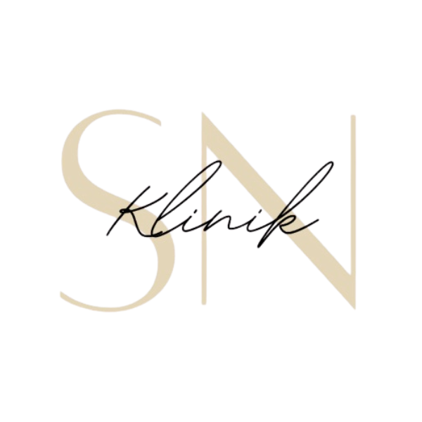 SN Kliniks logotyp i beige och svart, använd för deras erbjudande i Föreningshäftets digitala häfte.